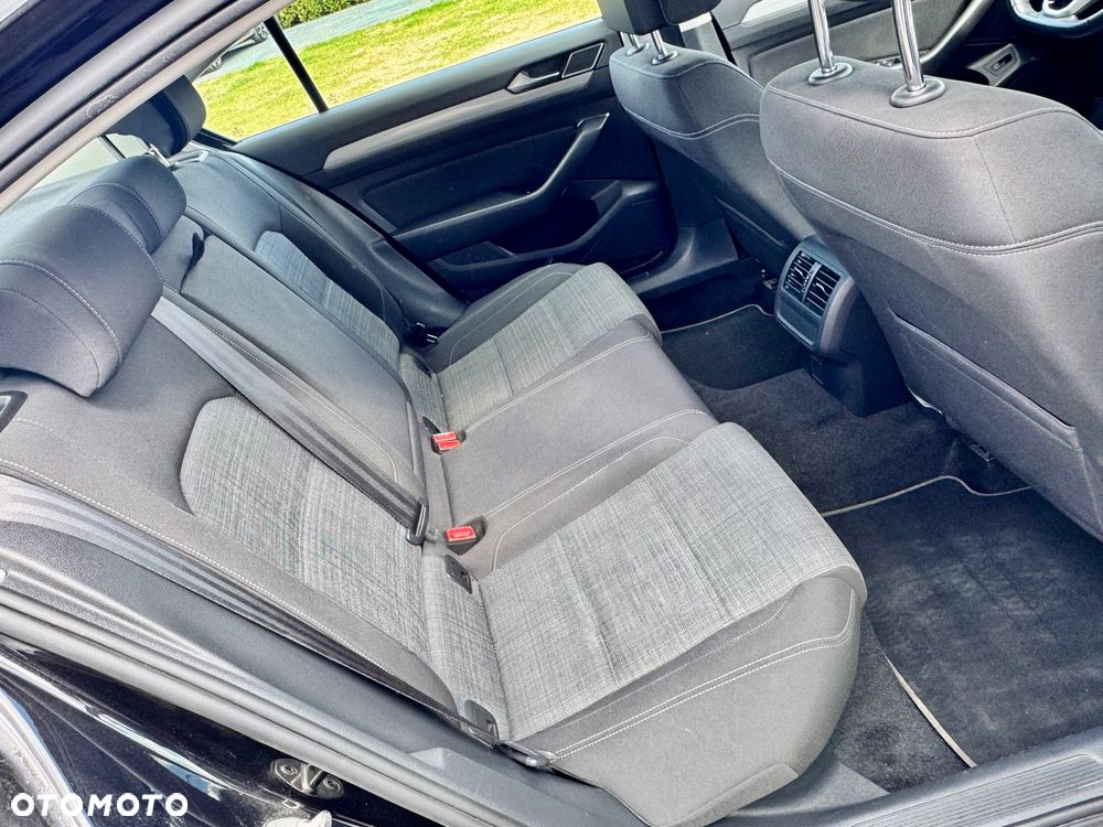 Volkswagen Passat 2.0 TDI EVO Elegance DSG - 16