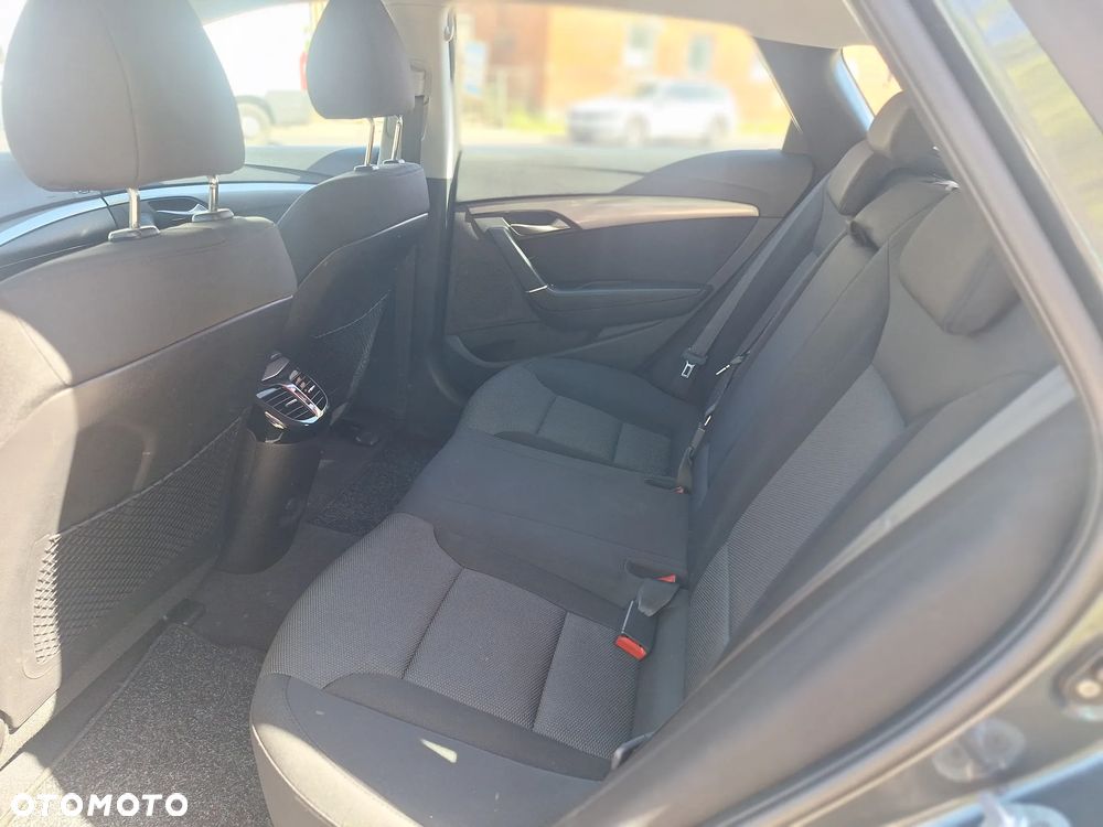 Hyundai i40 Kombi blue 1.6 Trend - 24
