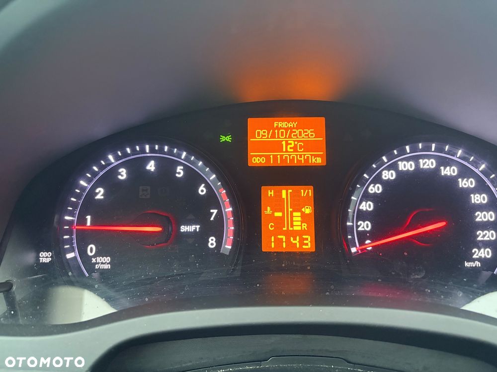 Toyota Avensis - 11