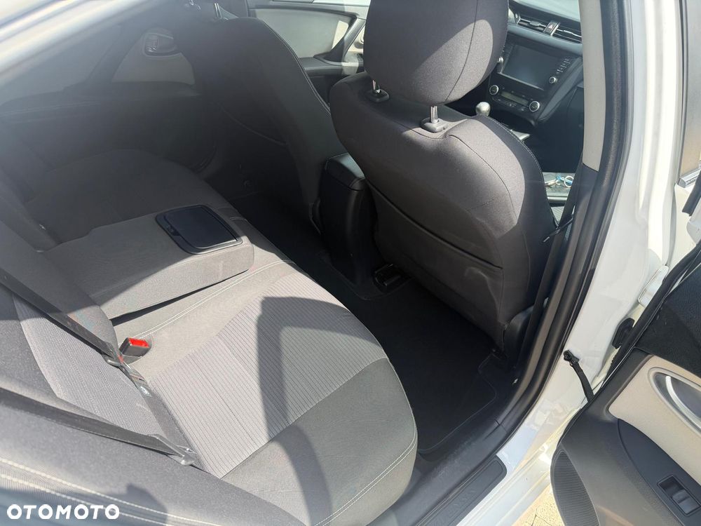 Toyota Avensis 2.0 D-4D Active Business - 26