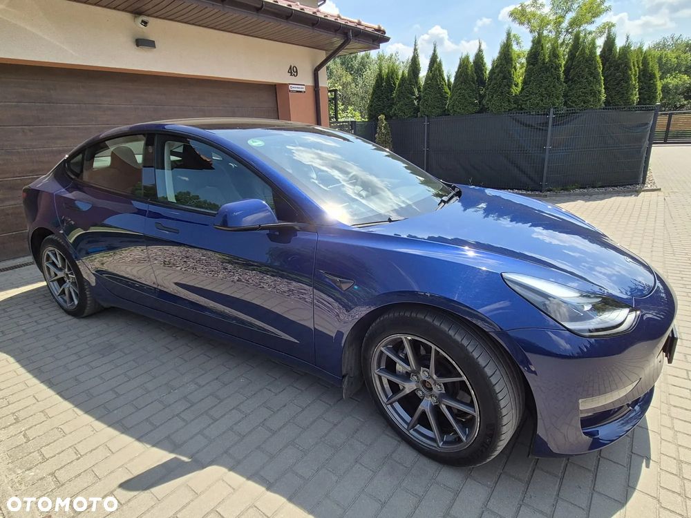 Tesla Model 3 - 1