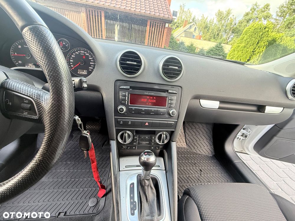 Audi A3 Sportback 1.6 TDI DPF S tronic S line Sportpaket - 25