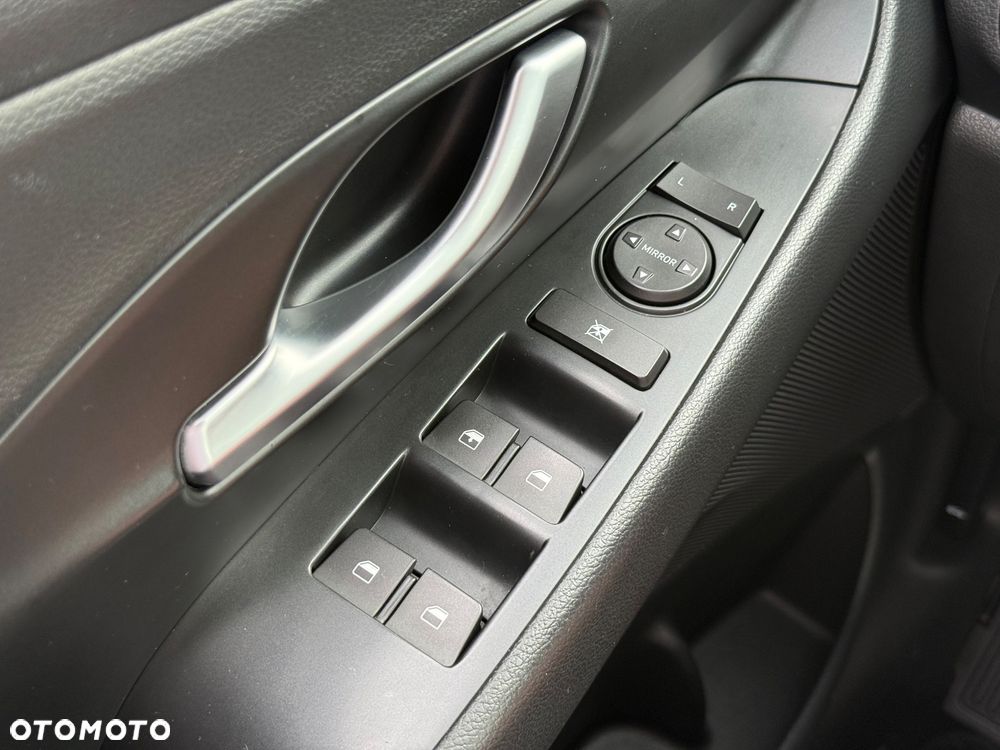 Hyundai i30 1.5 DPI Classic + - 12
