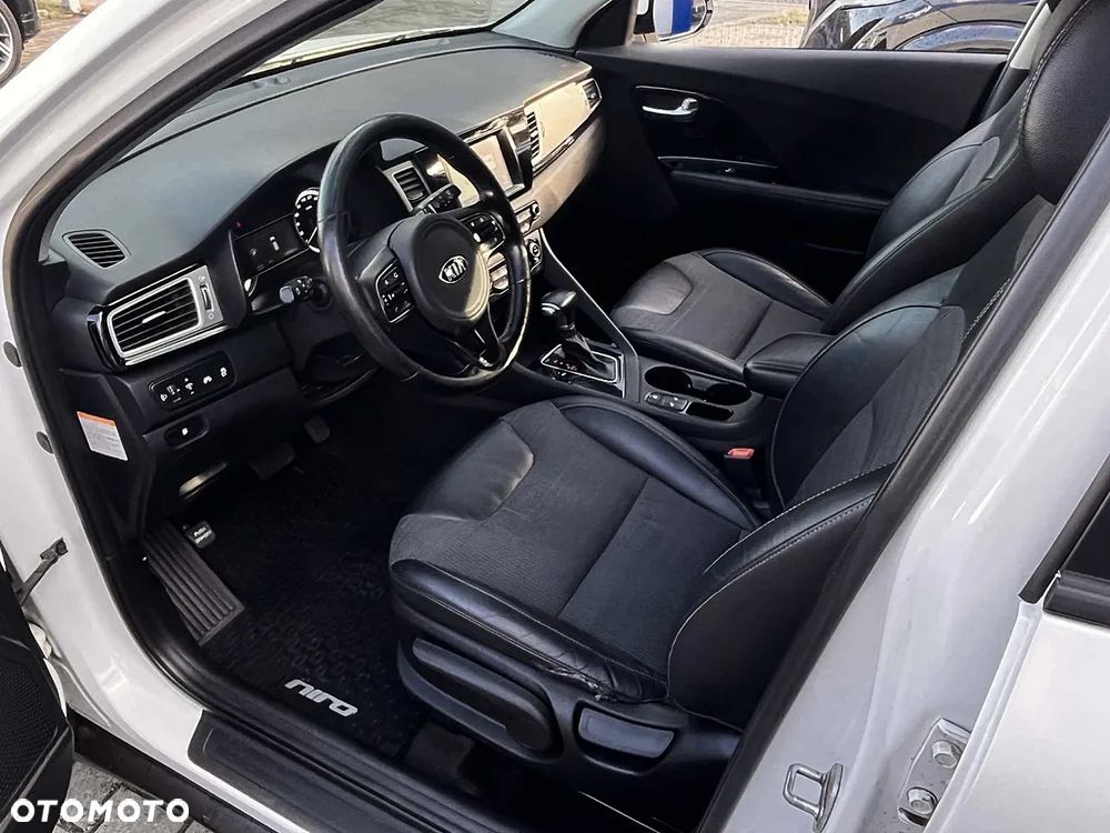 Kia Niro 1.6 GDI Hybrid L - 16