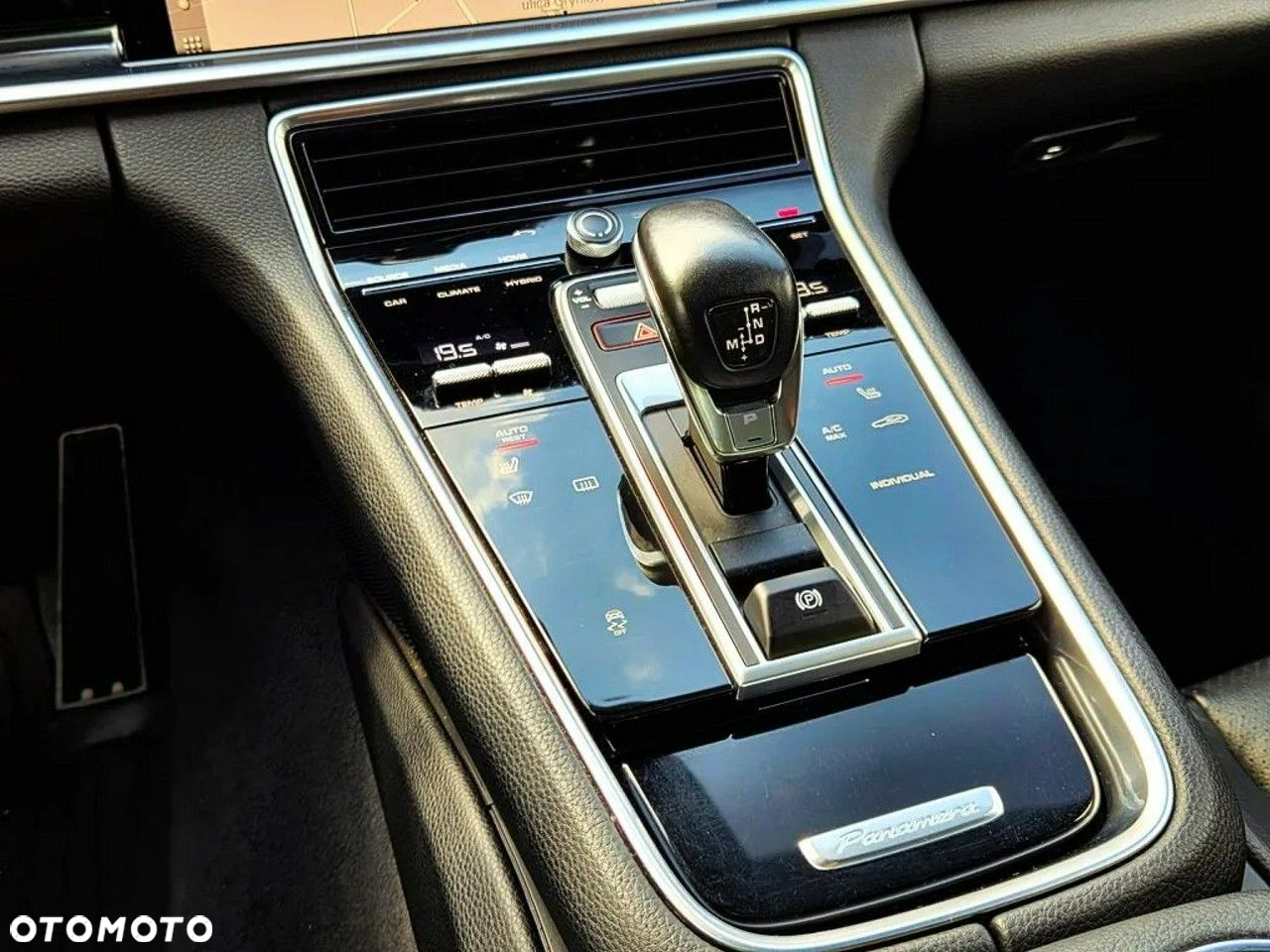 Porsche Panamera 4 Platinum Edition - 20