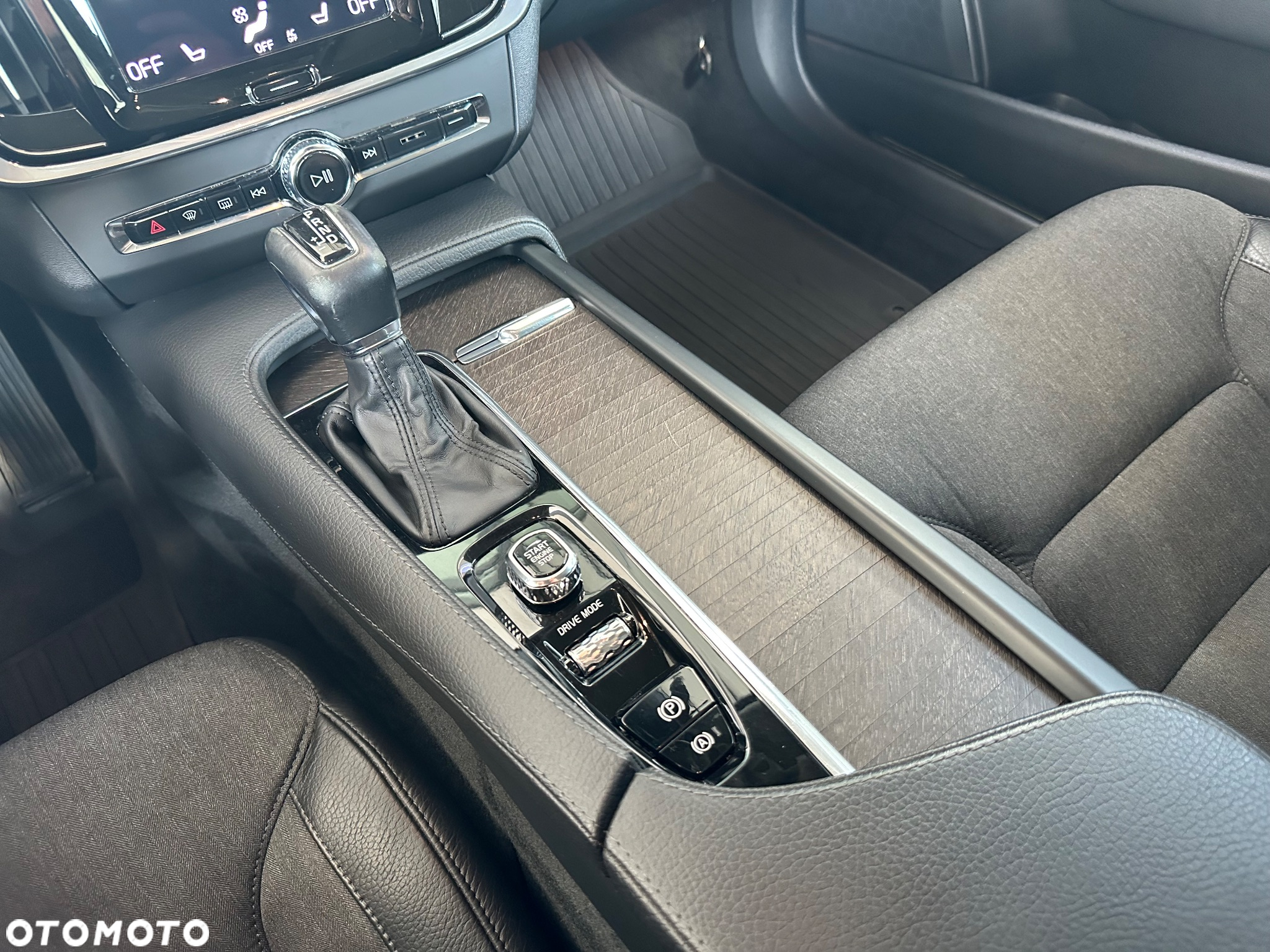 Volvo V90 Cross Country D4 AWD - 22