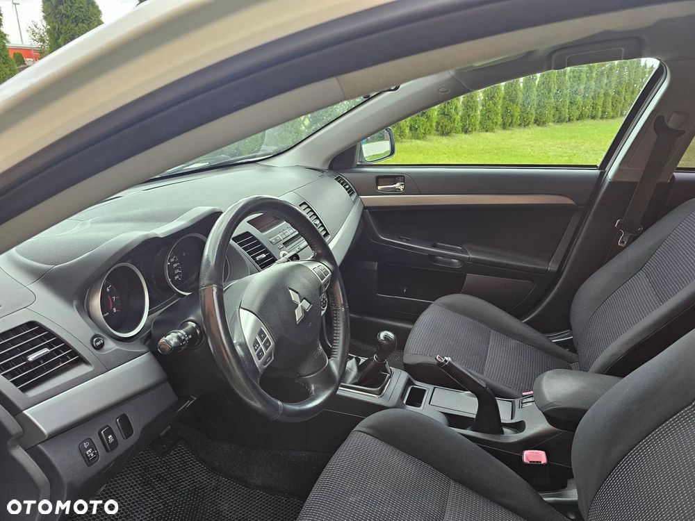 Mitsubishi Lancer 1.8 Invite - 15