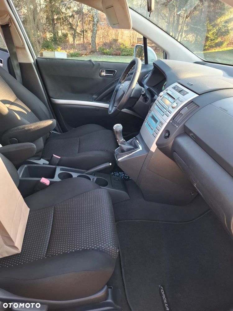 Toyota Corolla Verso - 10