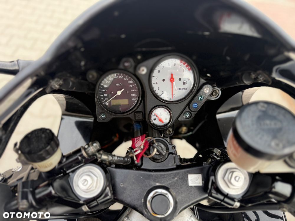 Honda VTR - 28