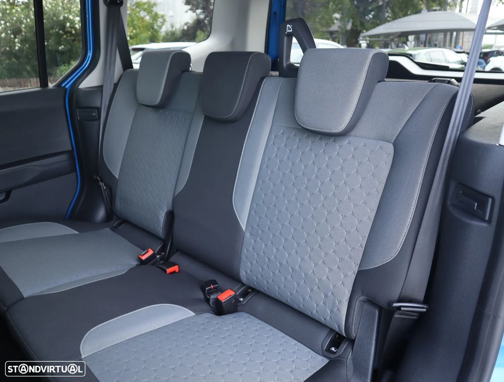 Ford Tourneo Courier 1.0 EcoBoost Titanium - 25