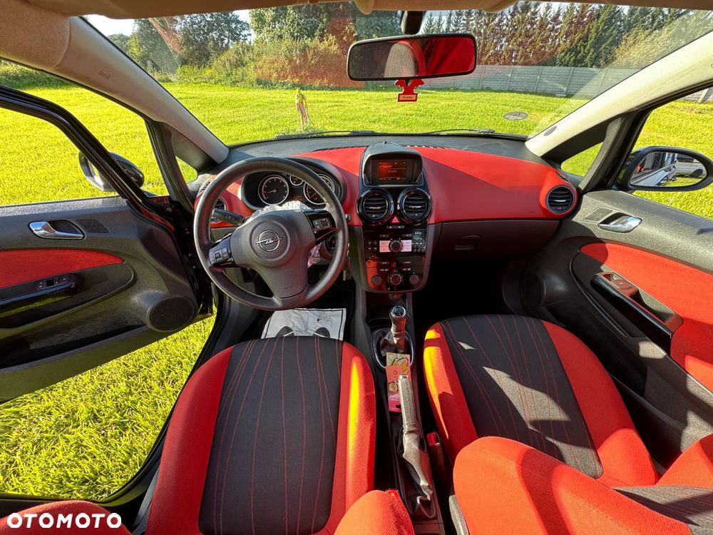 Opel Corsa 1.2 16V Cosmo - 9