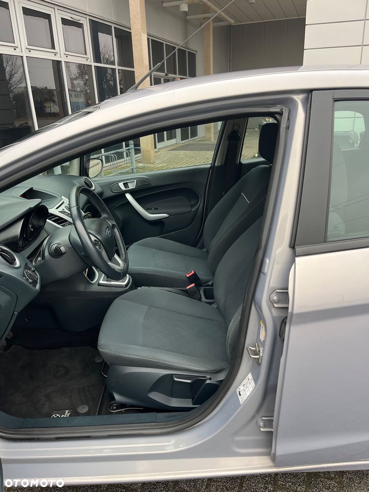 Ford Fiesta 1.4 Autom Champions Edition - 24
