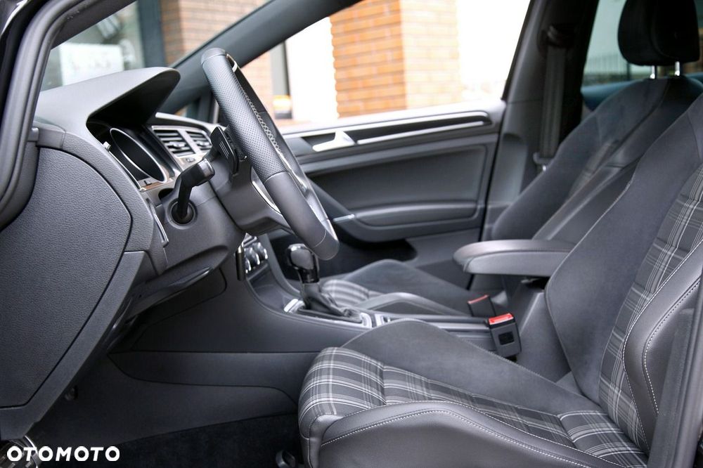 Volkswagen Golf - 13