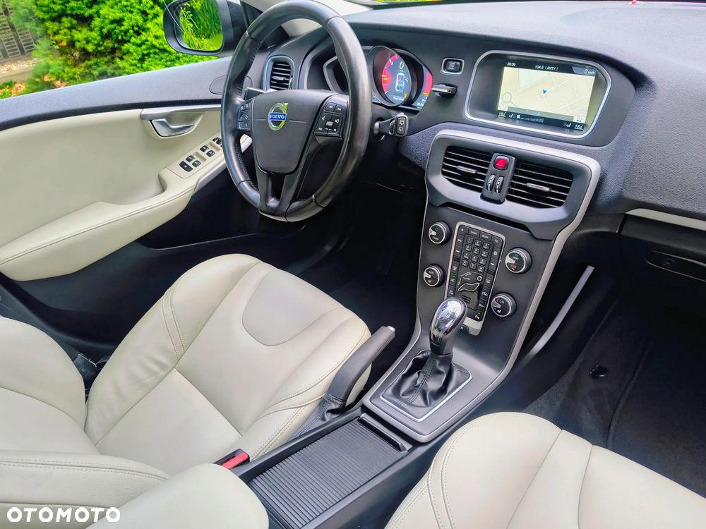 Volvo V40 D4 Geartronic Kinetic - 17