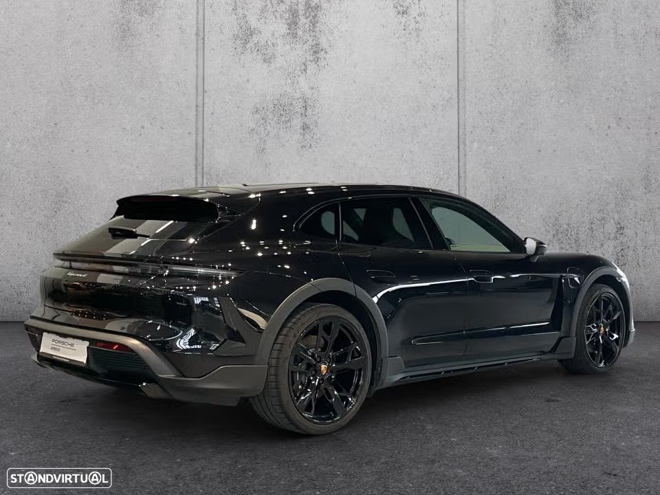 Porsche Taycan Cross Turismo 4 - 5