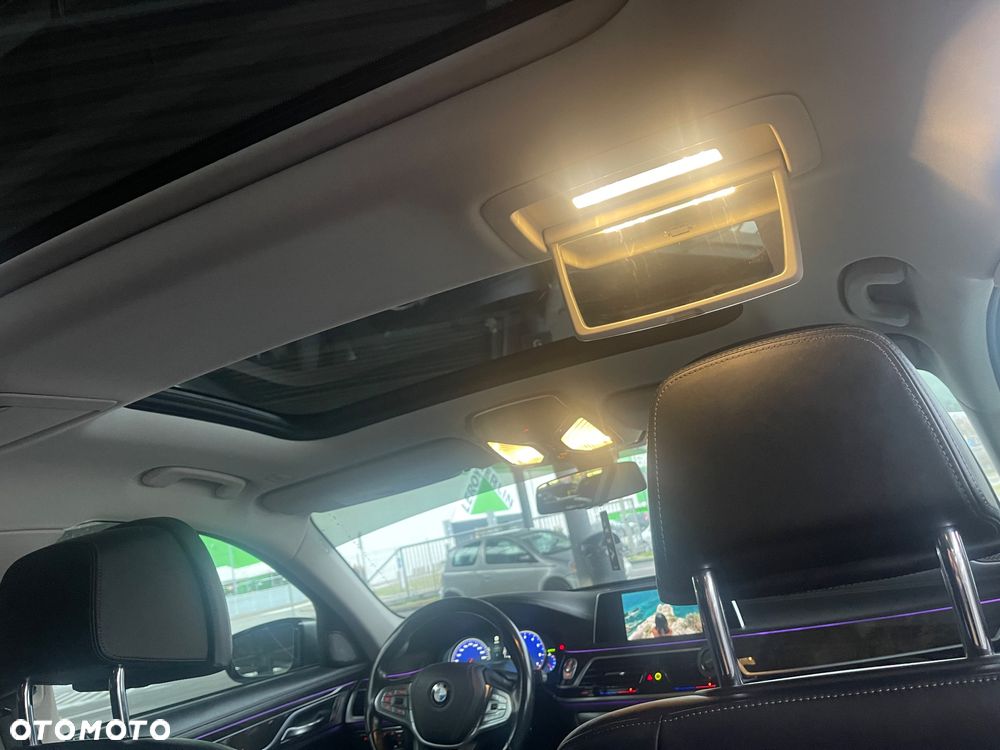 BMW Seria 7 750Li xDrive - 26
