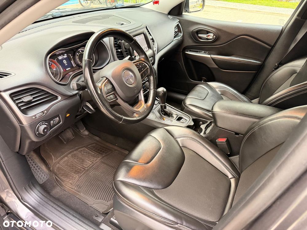 Jeep Cherokee - 8