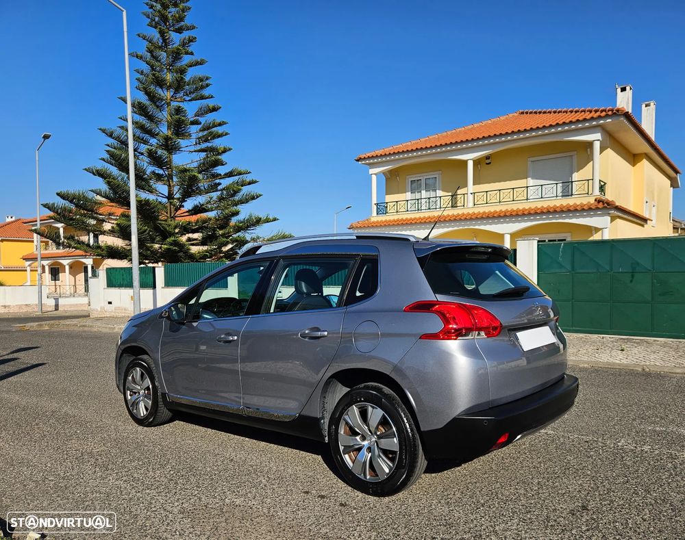 Peugeot 2008 1.2 PureTech Allure - 4