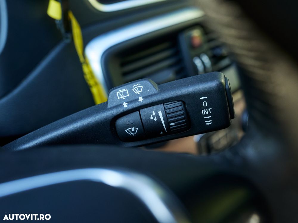 Volvo V40 D3 Geartronic Momentum - 26