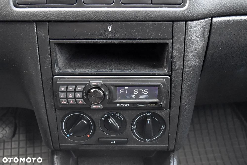 Volkswagen Golf 1.4 Comfortline - 27