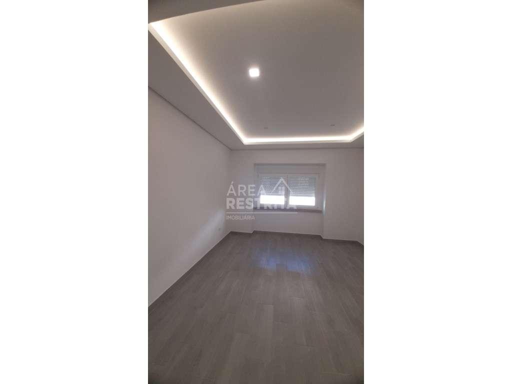 APARTAMENTO T2 SEMI-REMODELADO,PAIVAS, AMORA - Grande imagem: 5/5
