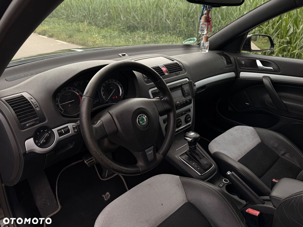 Skoda Octavia 2.0 TDI DPF RS DSG - 17