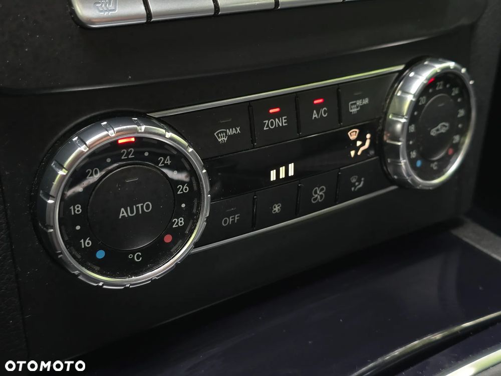 Mercedes-Benz Klasa C 180 CGI BlueEff Avantgarde - 29