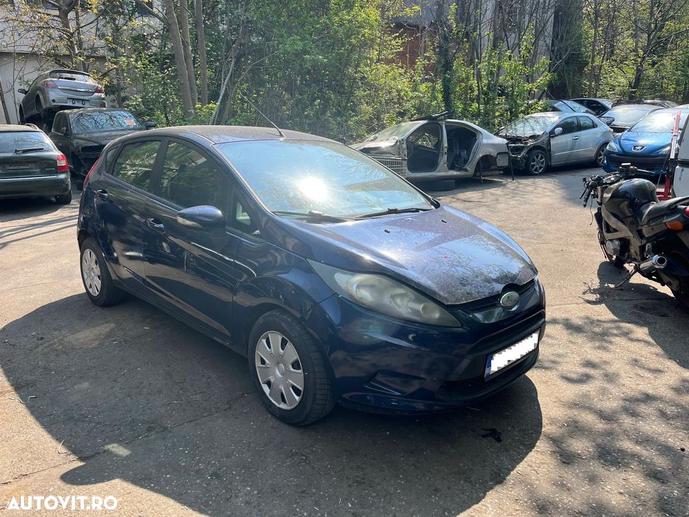 Dezmembrez Ford Fiesta MK6 2012 albastru 1,3 benzina 60KW SNJB - 1