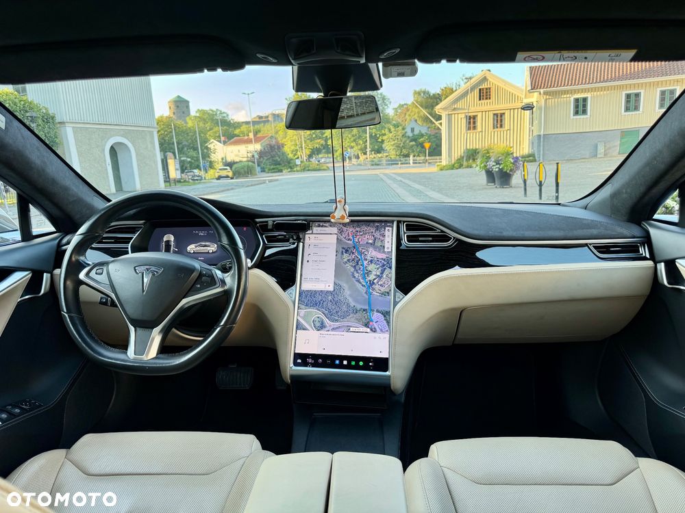 Tesla Model S - 14