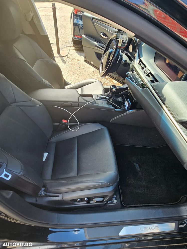Lexus Seria ES 300h 2.5 TNGA HV 25H- 4X2 CVT Business - 5