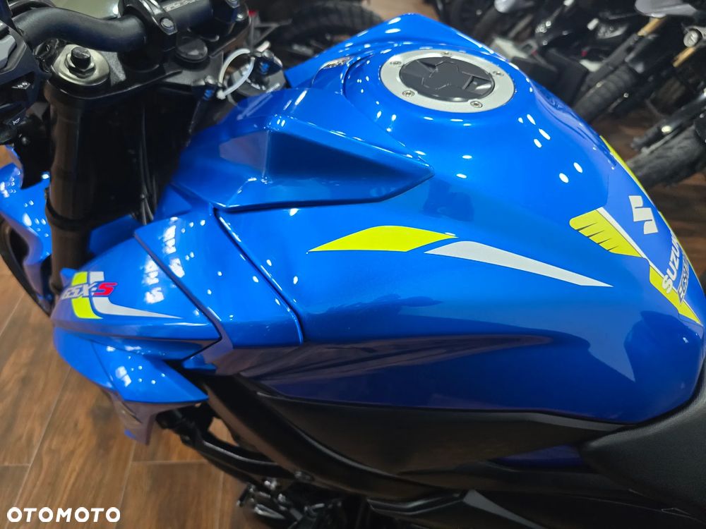 Suzuki GSX - 15