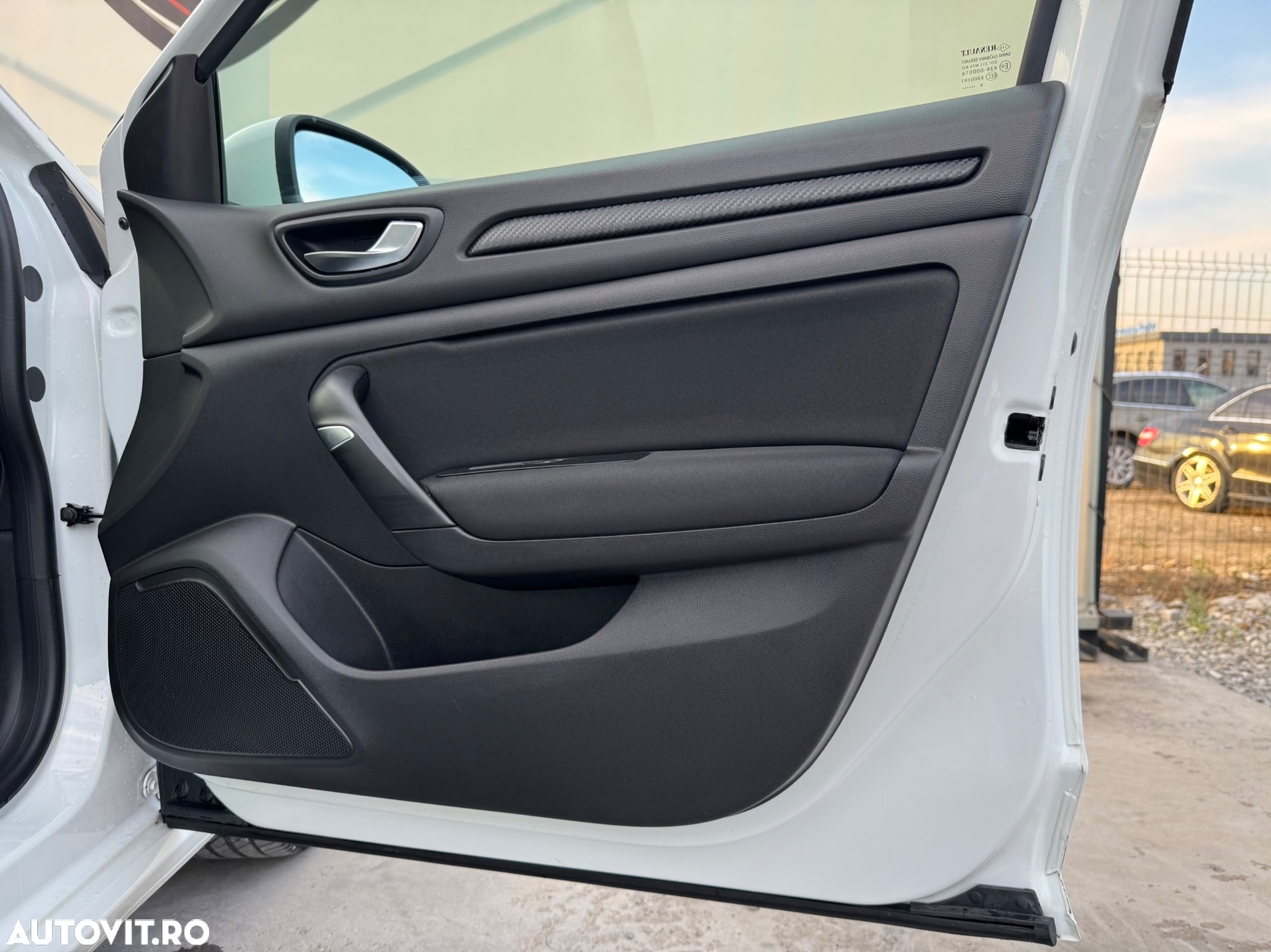 Renault Megane Grandtour TCe 140 GPF BUSINESS EDITION - 29