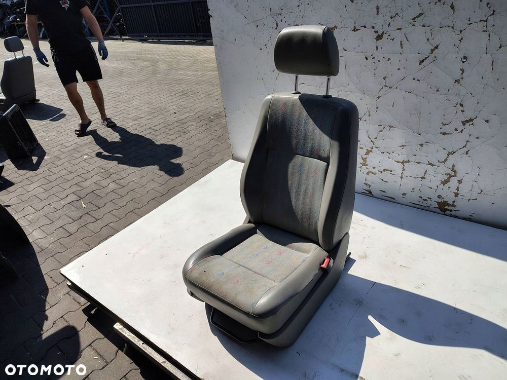 FOTEL PASAŻERA PRAWY PRZÓD VW TRANSPORTER T5 - 2