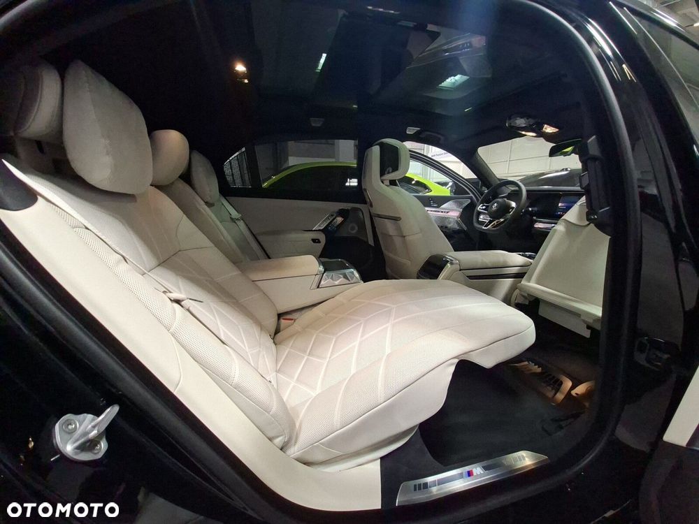 BMW Seria 7 - 24
