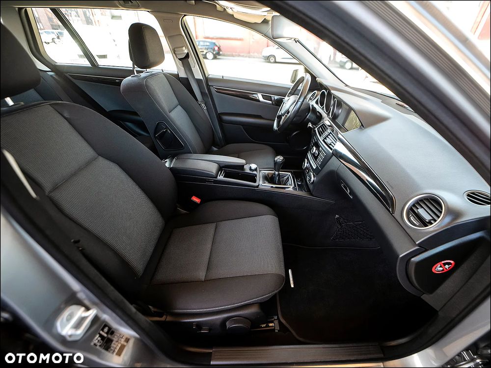 Mercedes-Benz Klasa C 180 (BlueEFFICIENCY) Elegance - 36