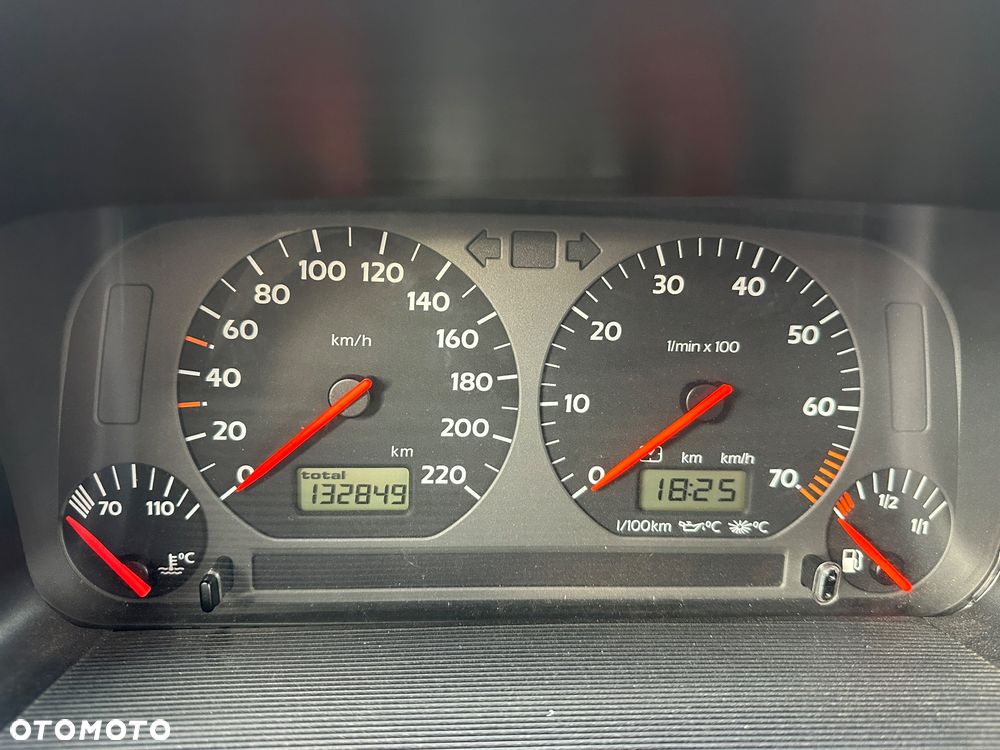 Volkswagen Golf 1.6 - 25