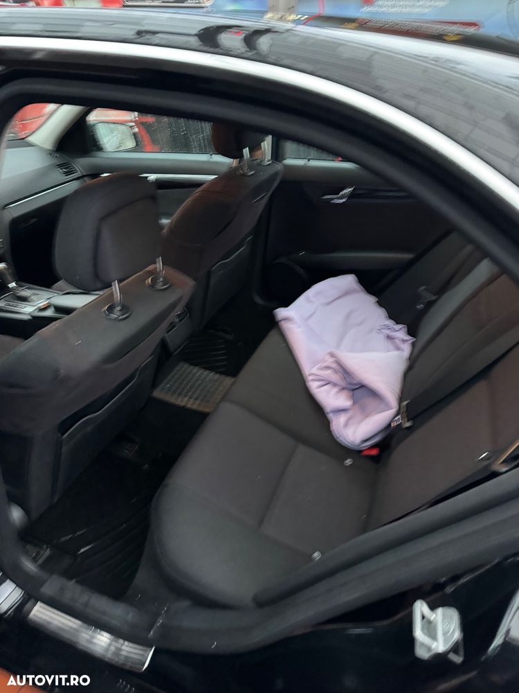 Mercedes-Benz C 180 CGI Automatik BlueEFFICIENCY - 8