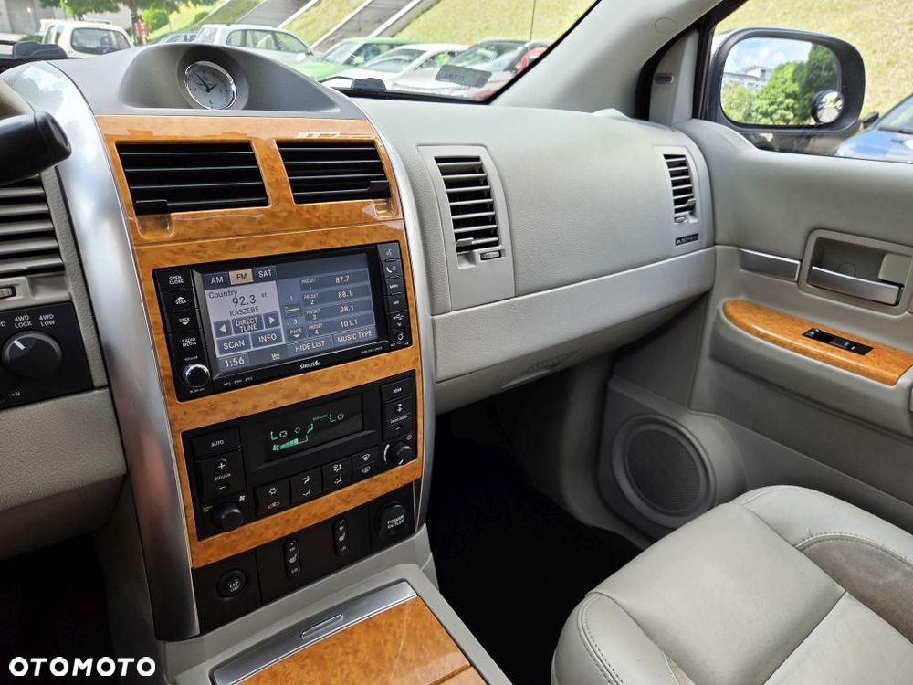 Chrysler Aspen - 30