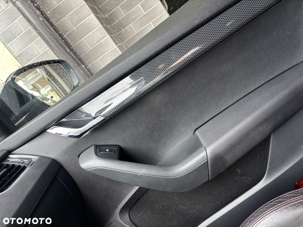 Skoda Octavia 2.0 TDI DSG RS - 17