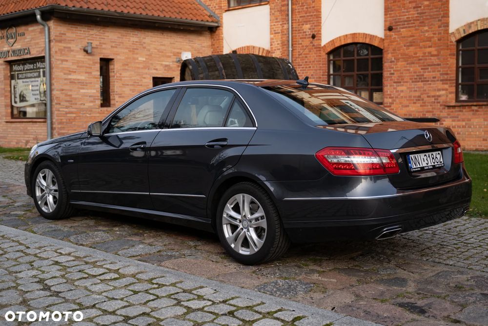 Mercedes-Benz Klasa E 220 CDI BlueEff Avantgarde - 5