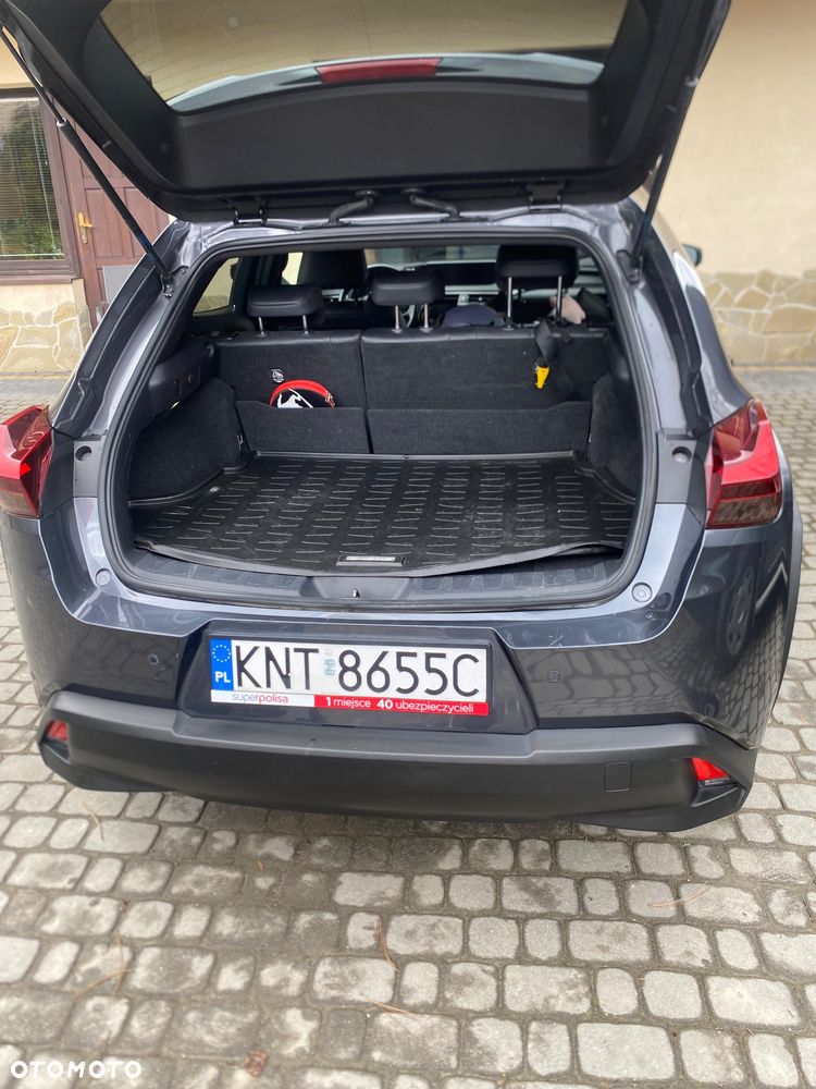 Lexus UX - 4