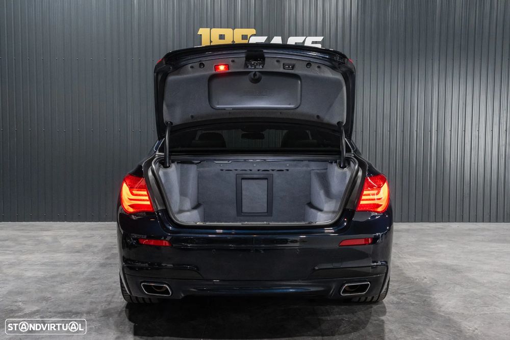 BMW 740 d Pack M - 55