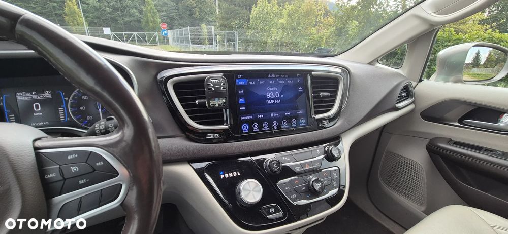 Chrysler Pacifica - 20