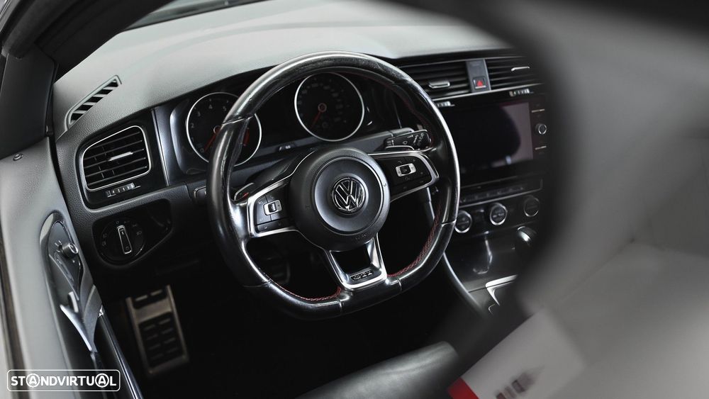 VW Golf - 49