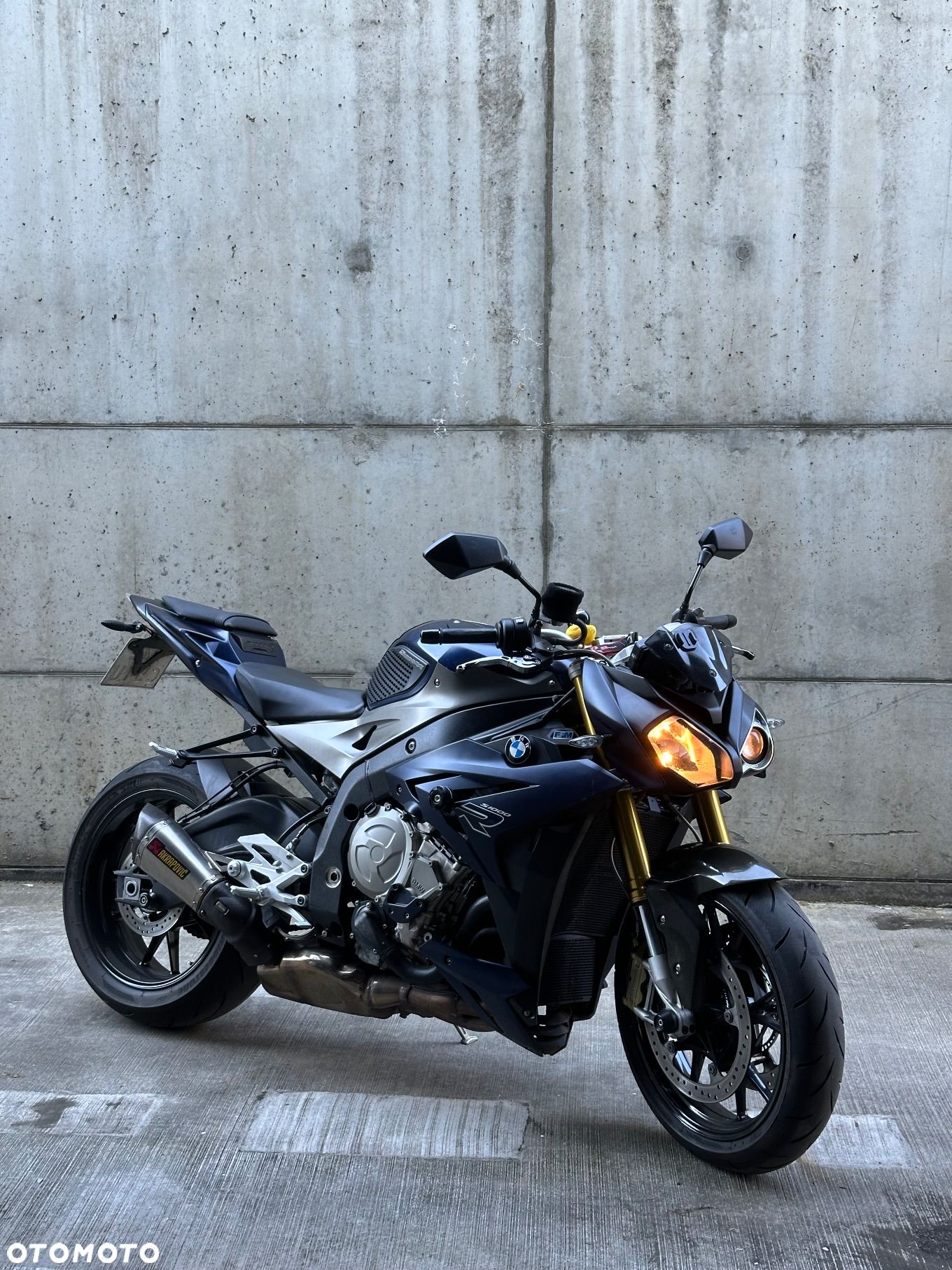 BMW S - 1