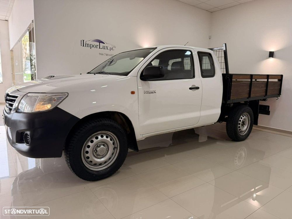Toyota Hilux 2.4 D-4D 4WD CE CH 3L - 1