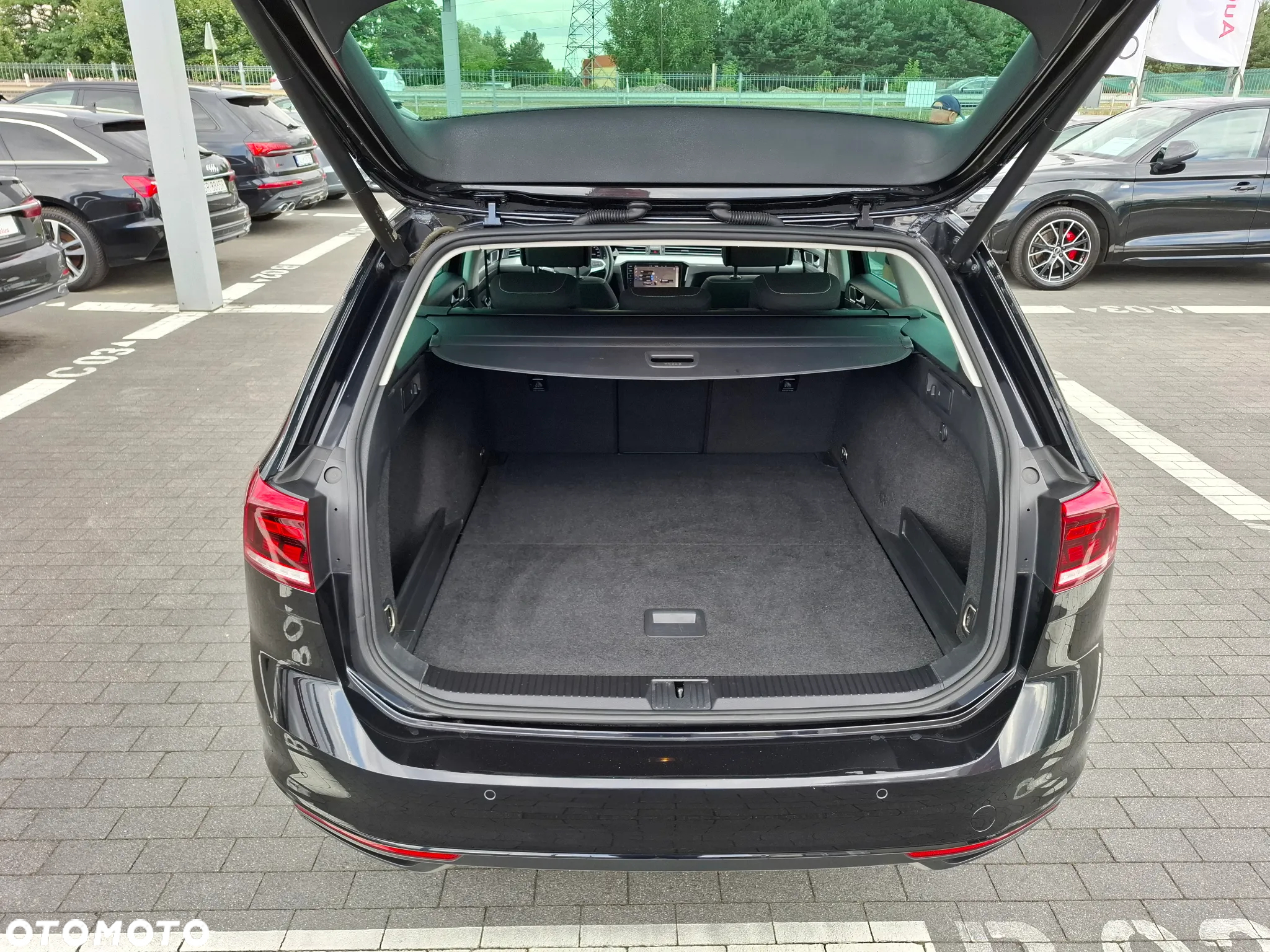 Volkswagen Passat Variant 2.0 TDI SCR DSG Business - 9