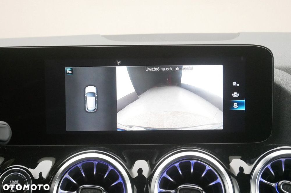 Mercedes-Benz GLA - 21