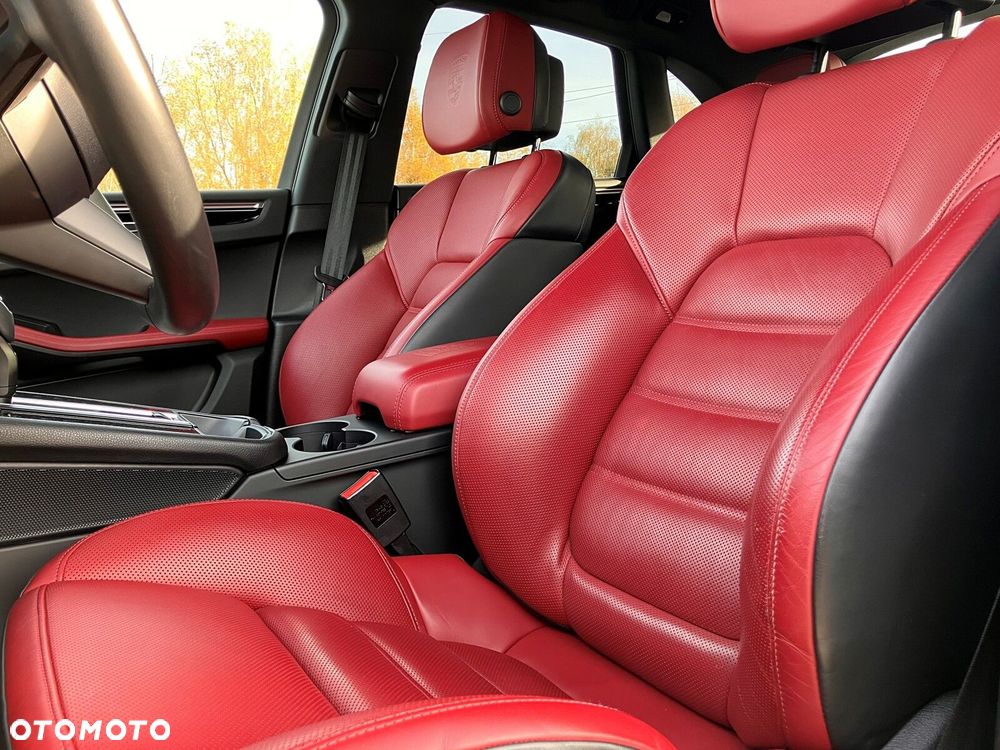 Porsche Macan - 24