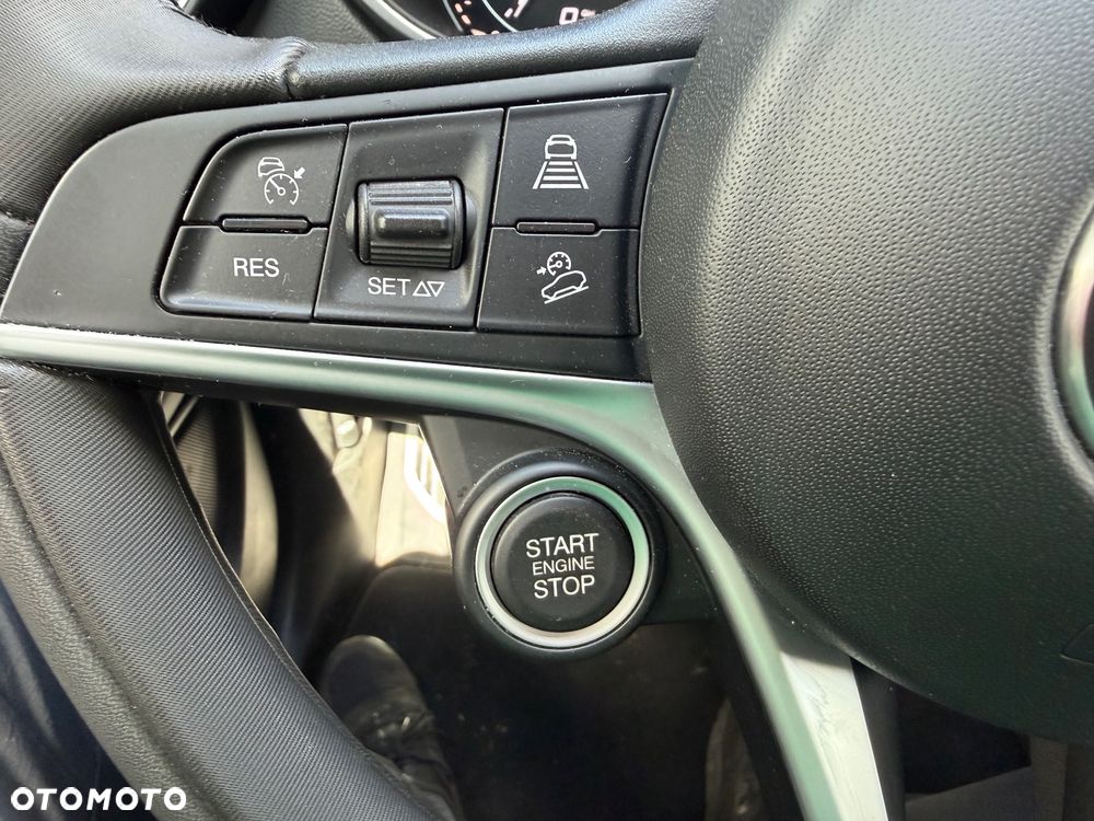 Alfa Romeo Stelvio - 16